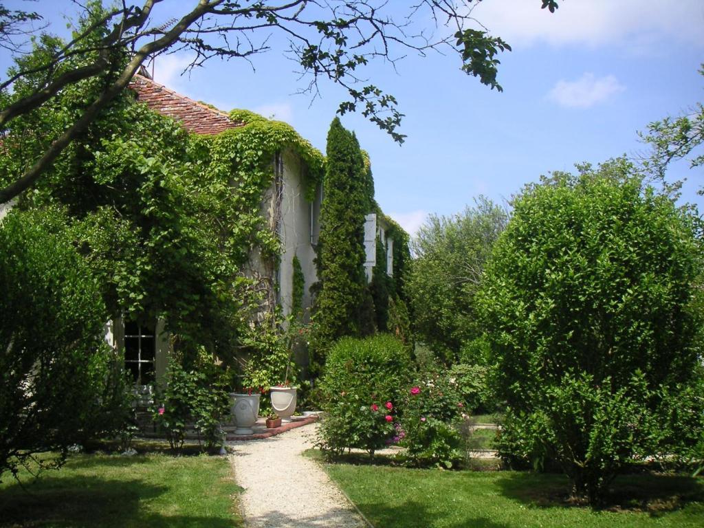 Domaine De Bassibe Bed & Breakfast Segos Exterior photo